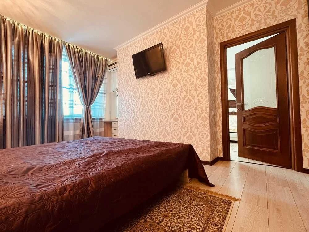 Велика 2-кімнатна квартира біля парку Перемоги, ID: baz-01