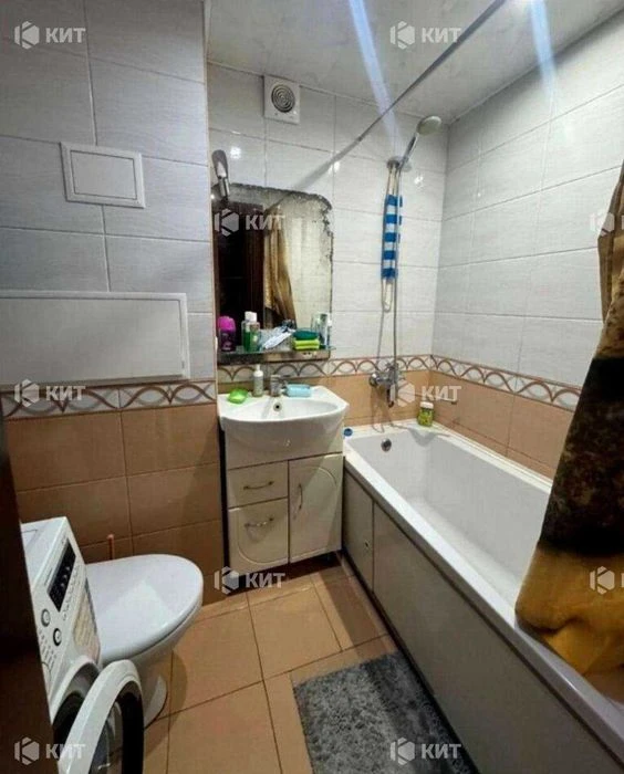 3 rooms, 70 sq. m., Airport (Airport, Merefyanskoe shosse, Samoletna st.