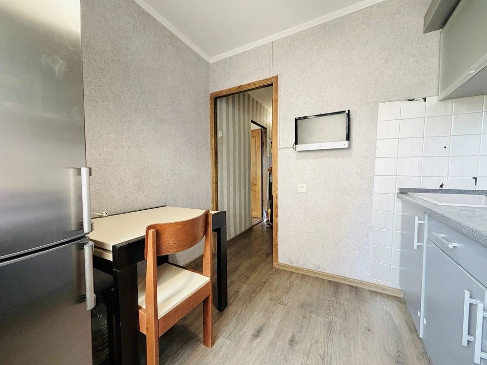 БЕЗ КОМІСІЇ, квартира з ремонтом, поруч з метро Дорогожичі,