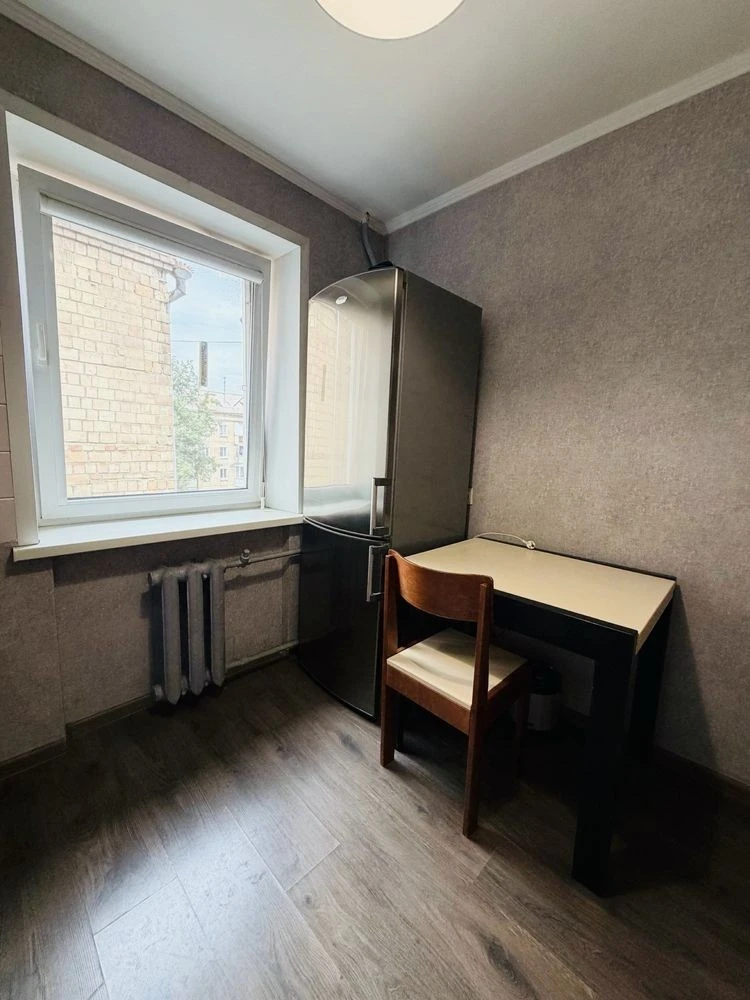 БЕЗ КОМІСІЇ, квартира з ремонтом, поруч з метро Дорогожичі,