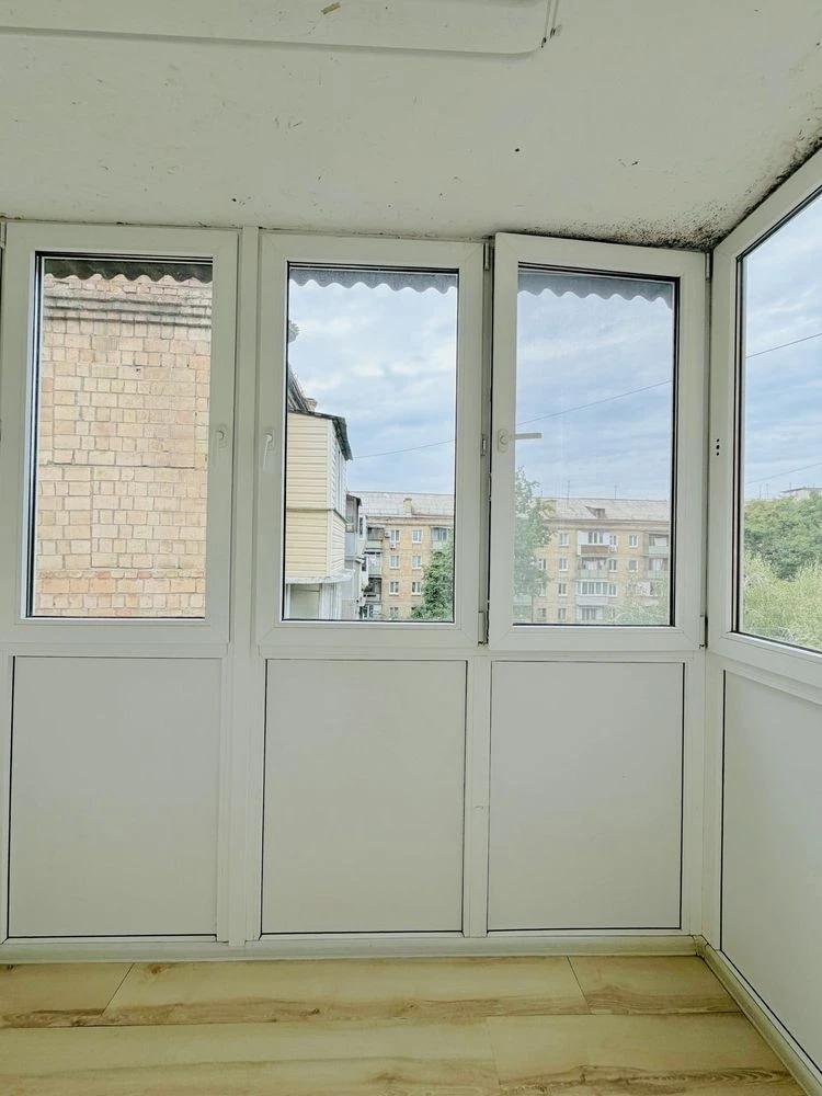 БЕЗ КОМІСІЇ, квартира з ремонтом, поруч з метро Дорогожичі,