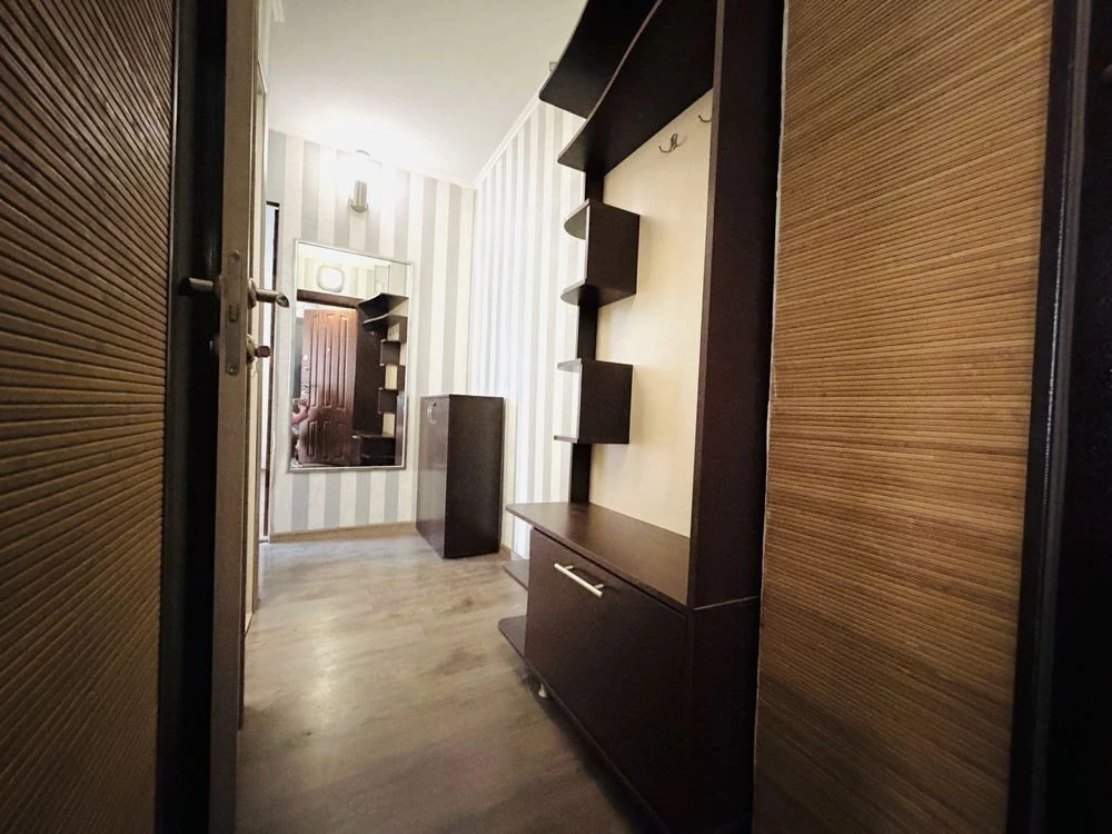 БЕЗ КОМІСІЇ, квартира з ремонтом, поруч з метро Дорогожичі,