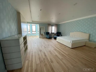 4-комнатная квартира, 330 м.кв.