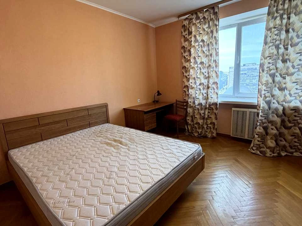 Квартира. Київ, вулиця Предславинська.