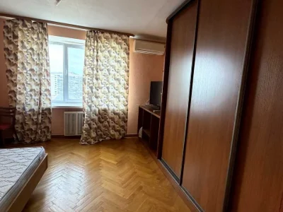 Квартира. Київ, вулиця Предславинська.