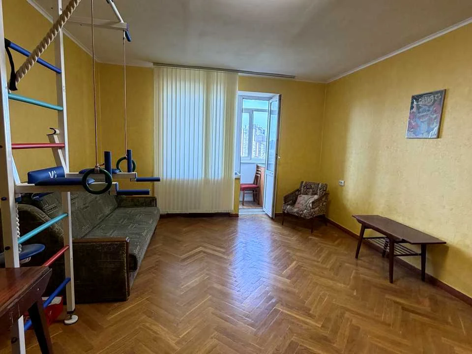 Квартира. Київ, вулиця Предславинська.