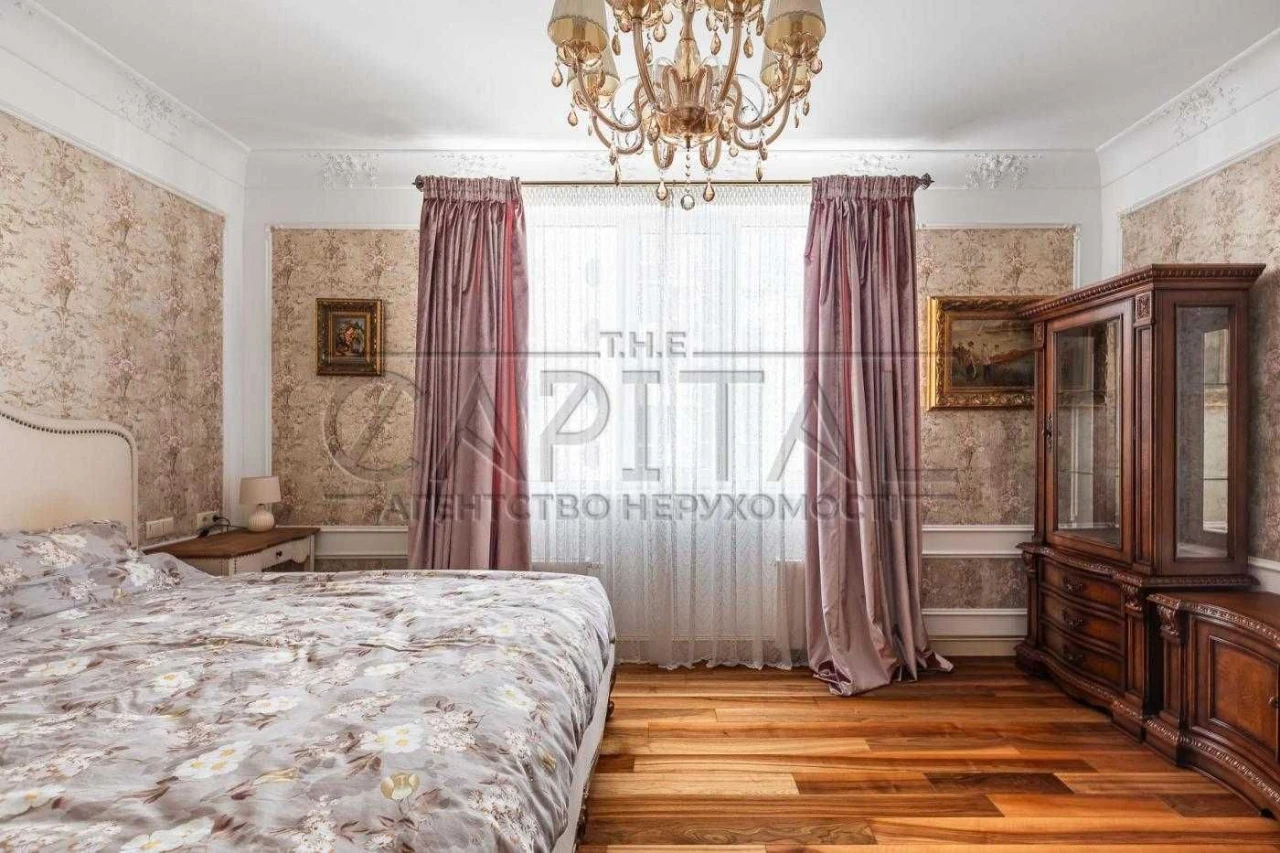 Sale of a 3-room apartment (140m2) in the Prestige Hall residential complex, PRICE, Pechersk