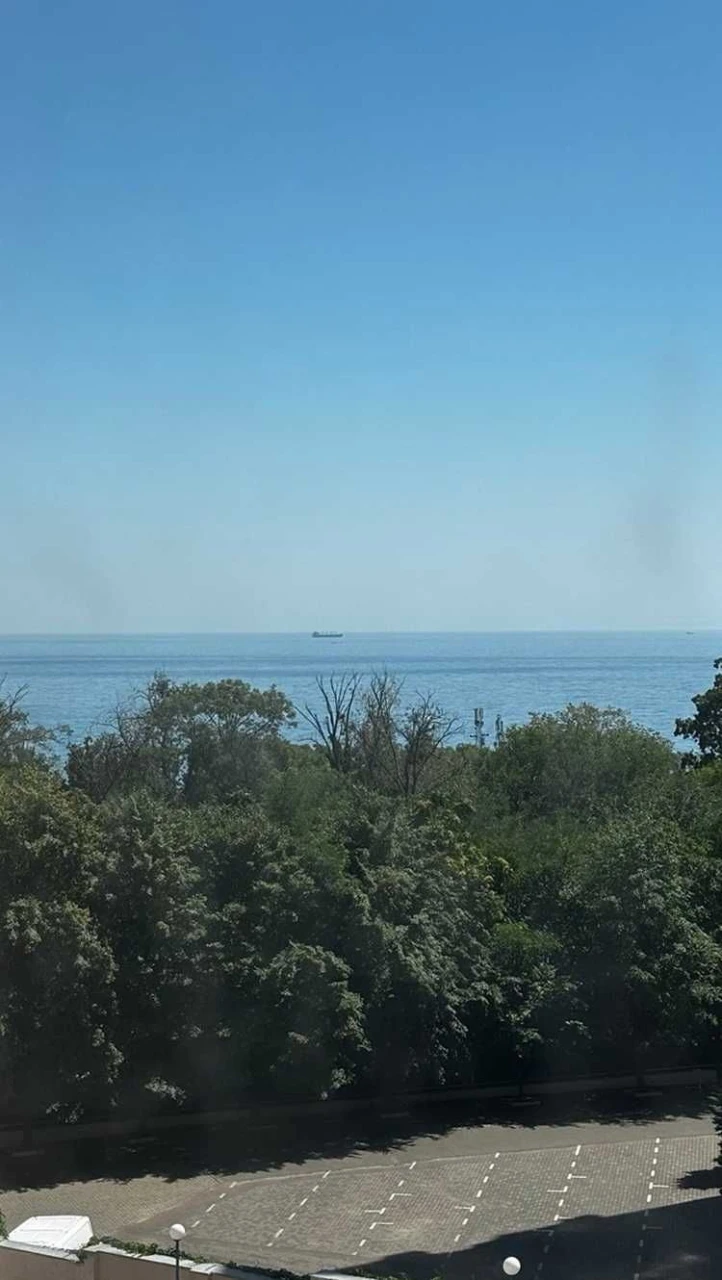 3-кімнатна квартира біля моря, Лідерсовский baz-01