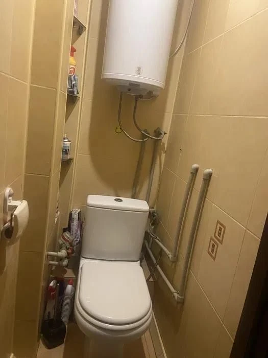 For Sale: 3-room apartment. Good location