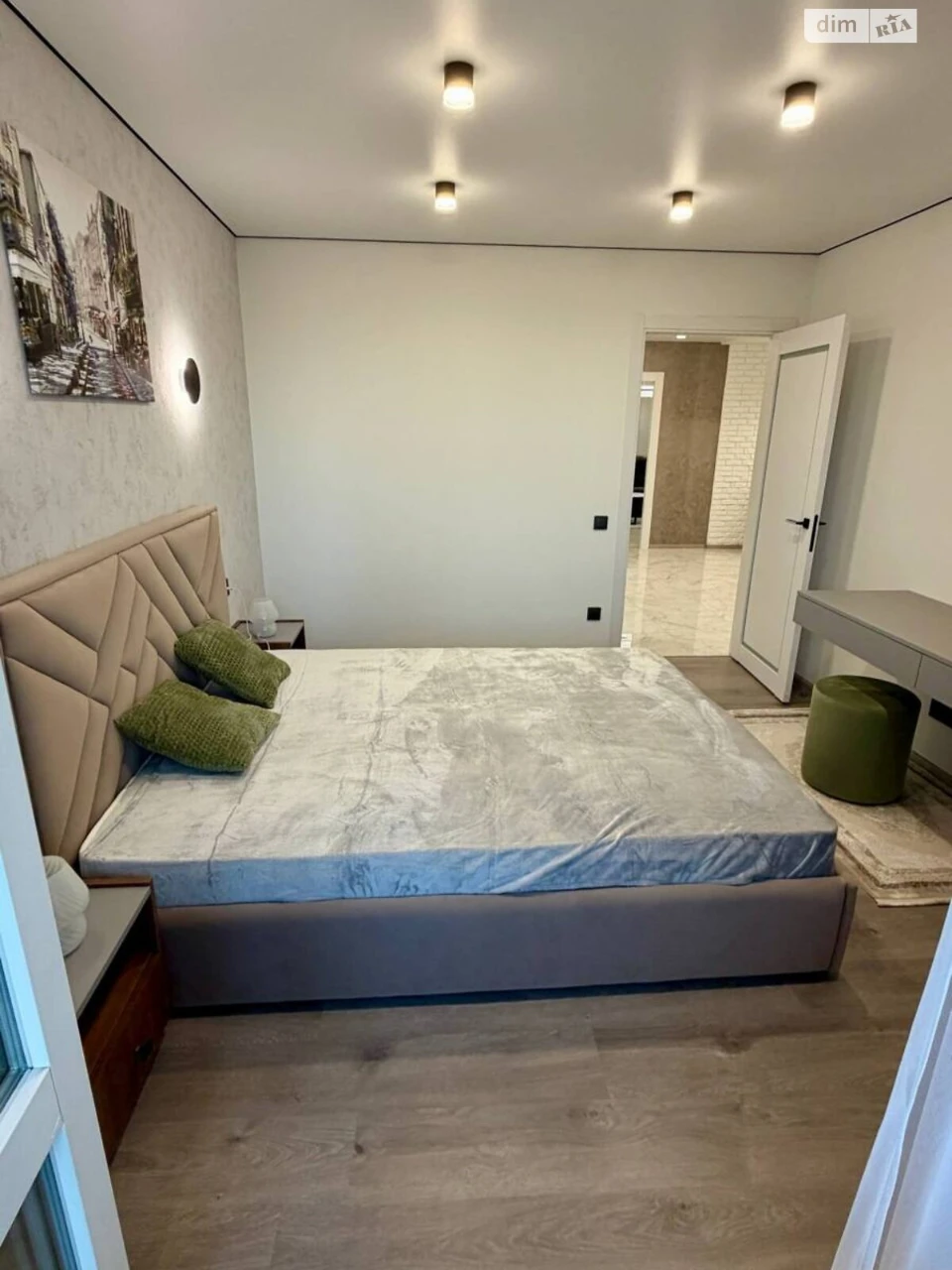Apartment for Sale: Center