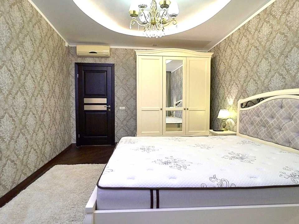 Квартира. Київ, Дніпровська набережна вул.