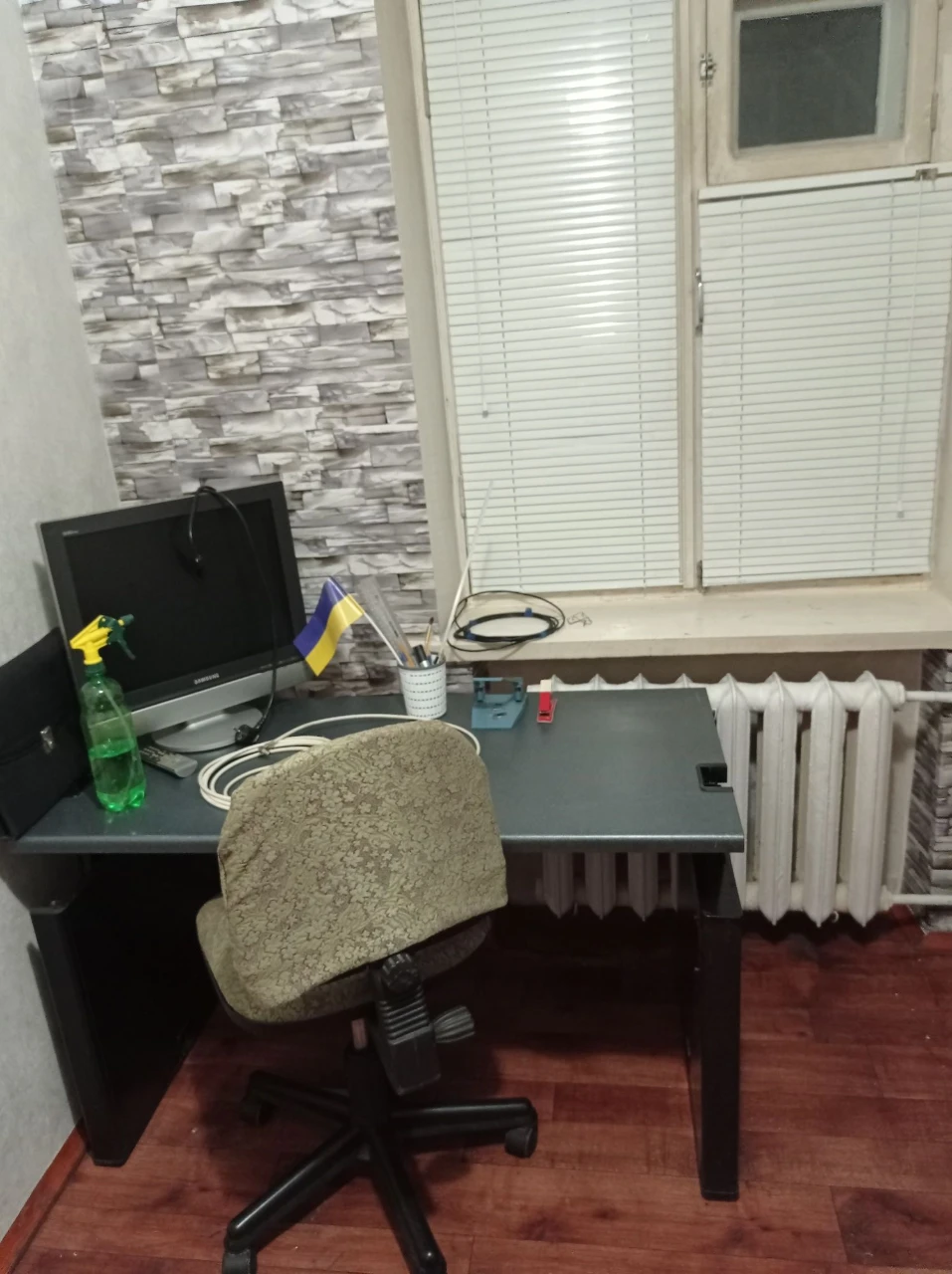 Продається 3-кімнатна квартира в цегляному будинку на першому поверсі