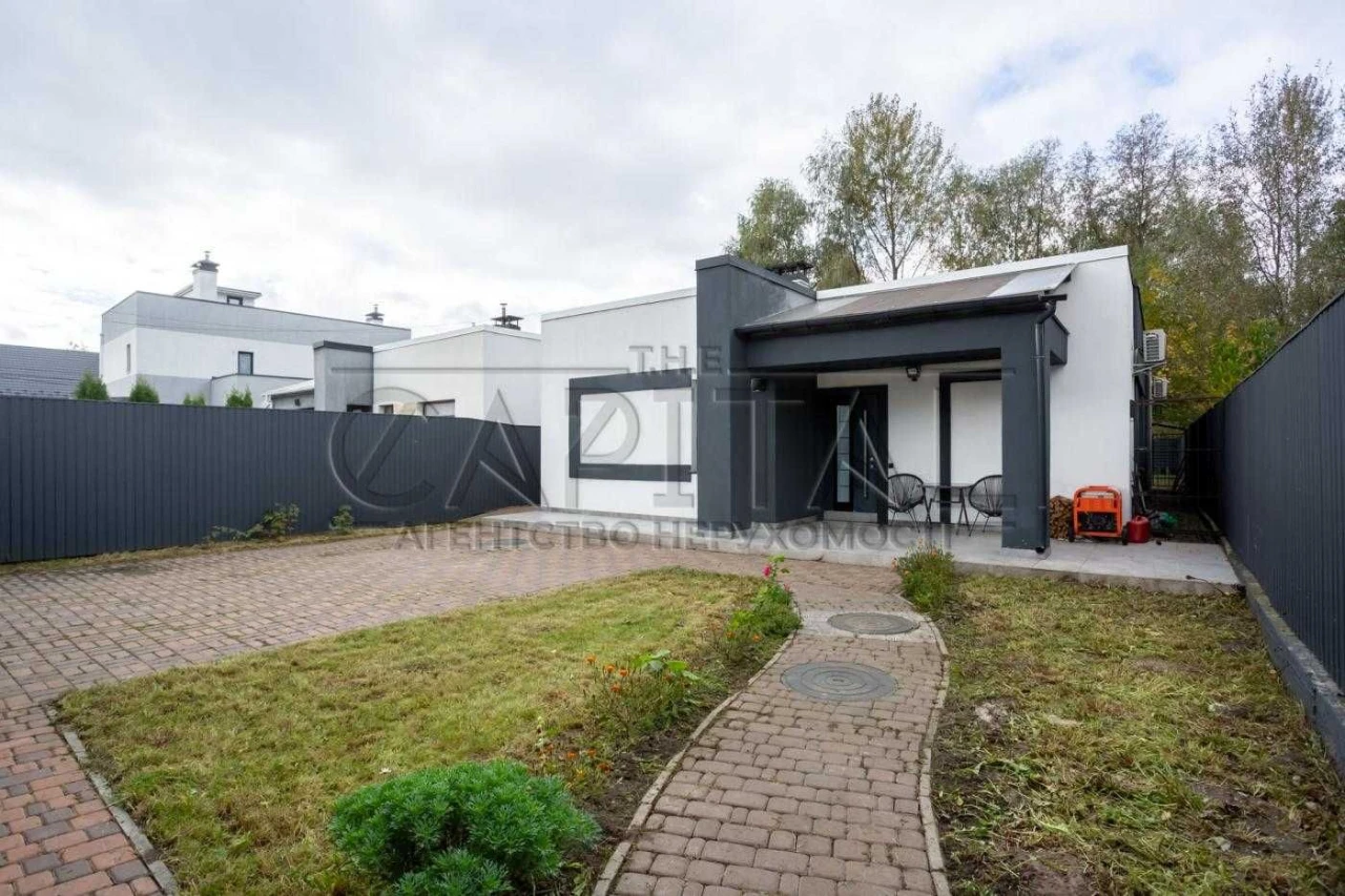 Продається сучасний будинок 137 м² усього за 5 км від метро