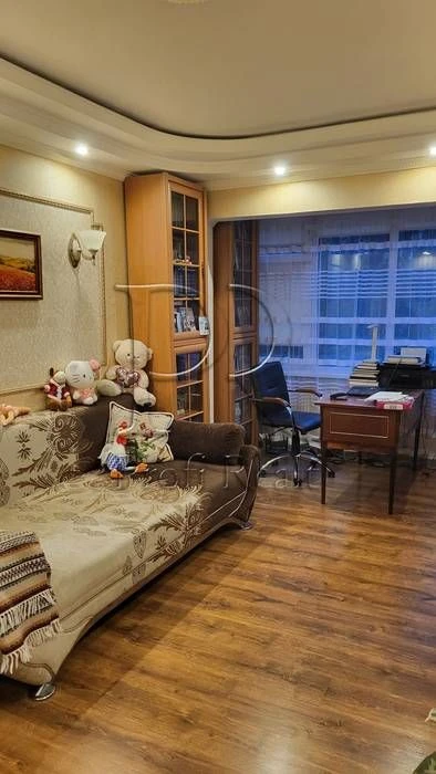 Продаж 3 кімн. квартири за адресою Олега Мудрака, 23Б | Ново