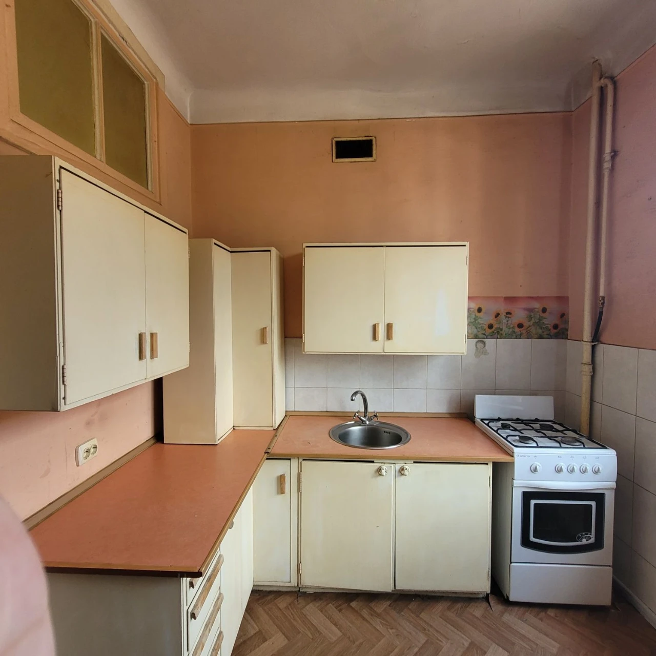 Продаж. Севастопольська площа