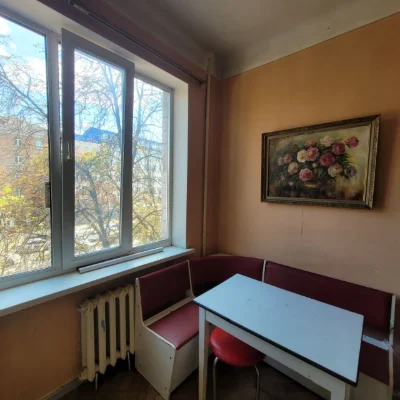 Продаж. Севастопольська площа