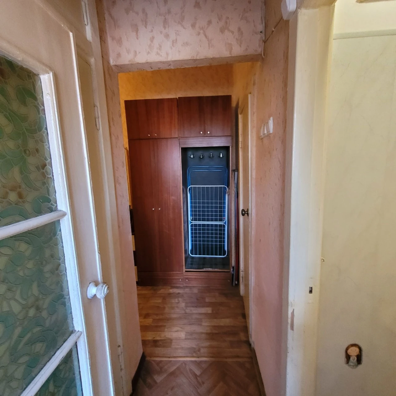 Продаж. Севастопольська площа
