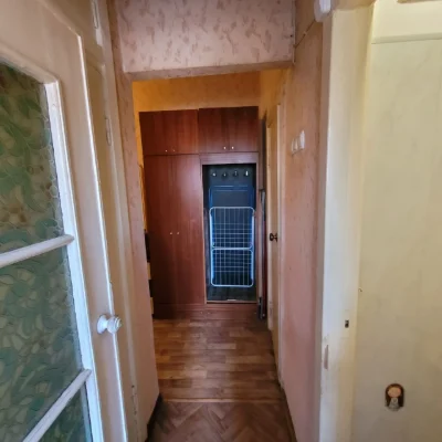 Продаж. Севастопольська площа