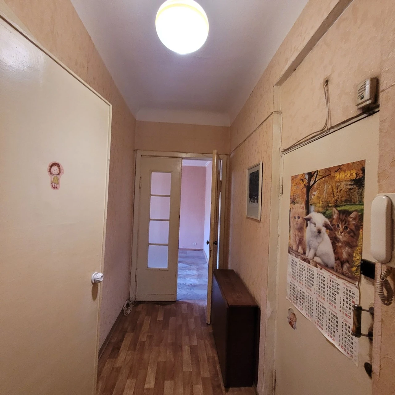Продаж. Севастопольська площа