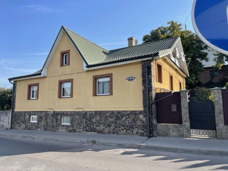 Продам будинок в центрі міста