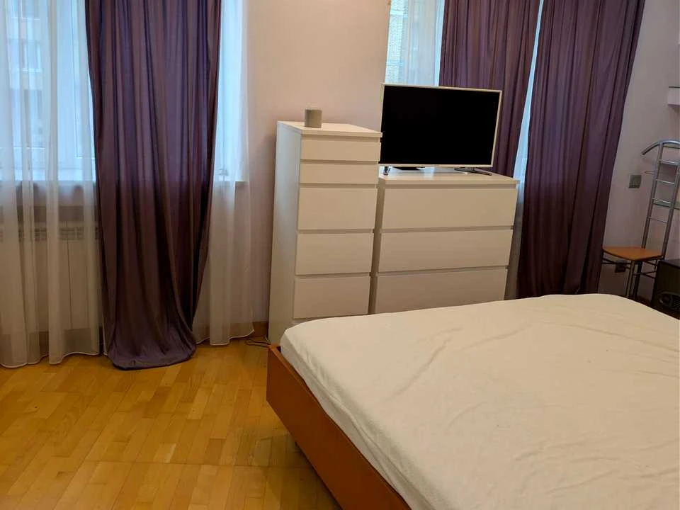 Квартира. Київ, Микільсько-Слобідська вулиця