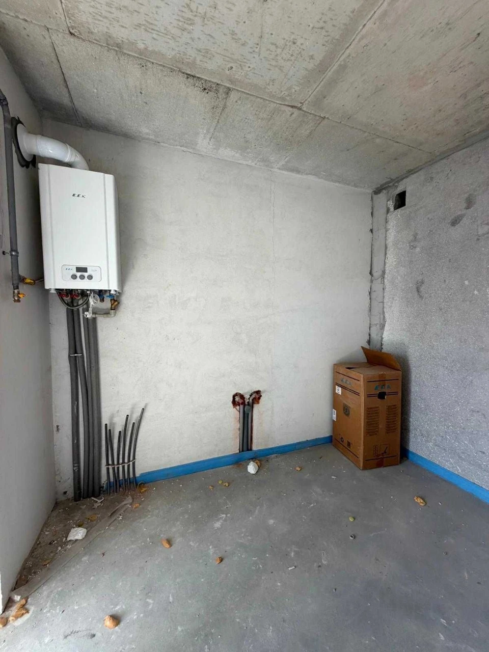 Sale of 1-room apartment with gas heating, inhabited house, village