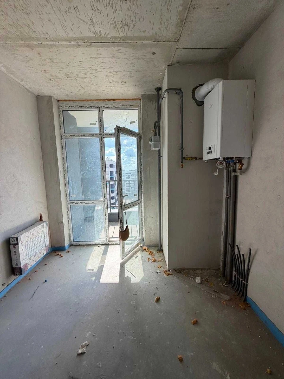 Sale of 1-room apartment with gas heating, inhabited house, village