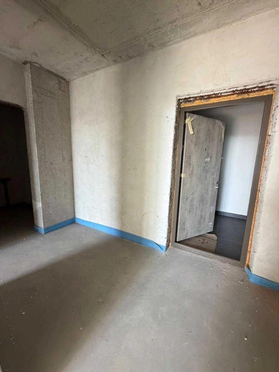 Sale of 1-room apartment with gas heating, inhabited house, village