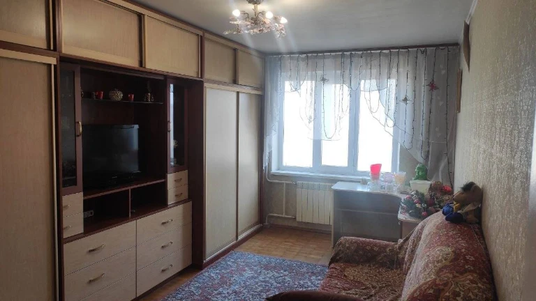3-bedroom apartment near Demiyivska metro, Holosiiv