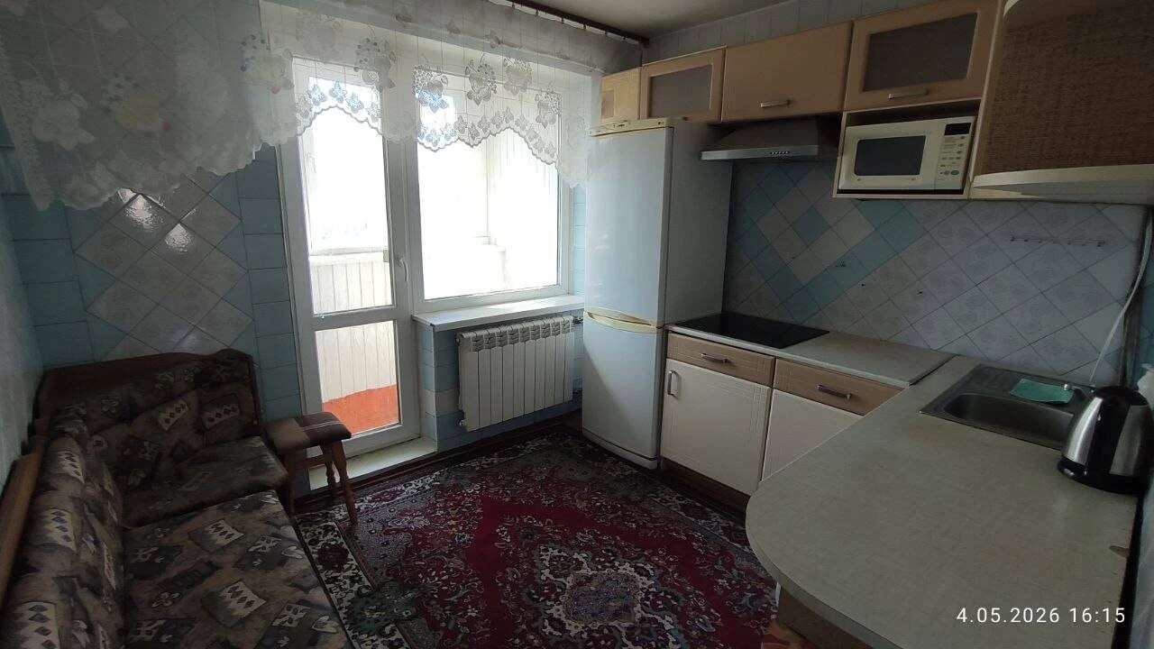 3-bedroom apartment near Demiyivska metro, Holosiiv