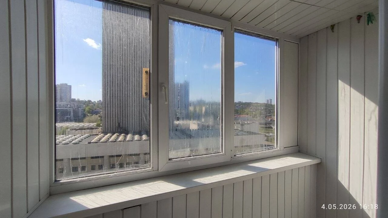 3-bedroom apartment near Demiyivska metro, Holosiiv