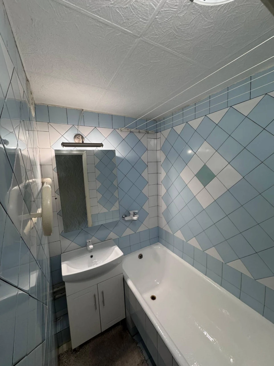 3-bedroom apartment near Demiyivska metro, Holosiiv