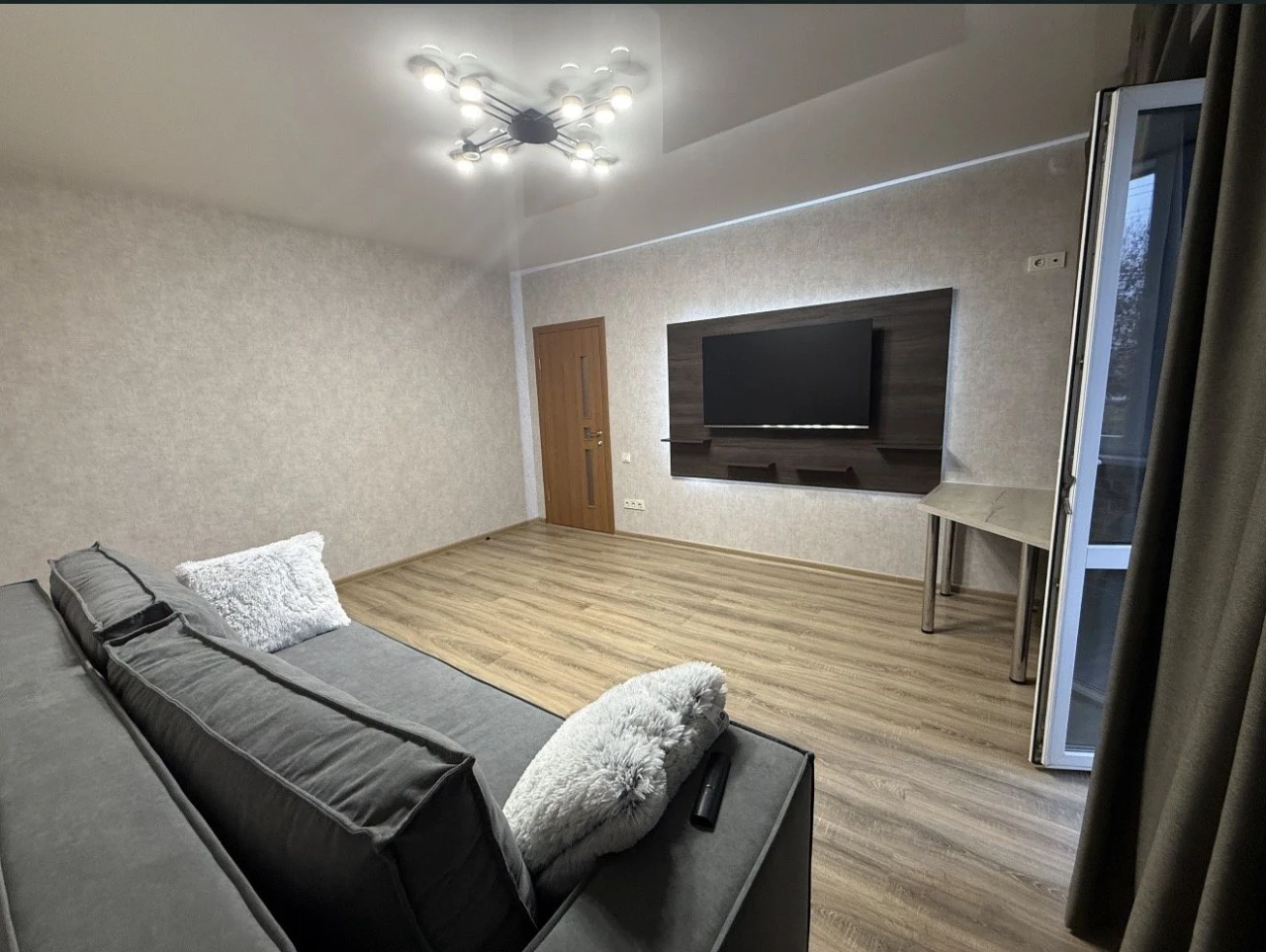 Продається велика квартира в центрі міста, 2 балкона