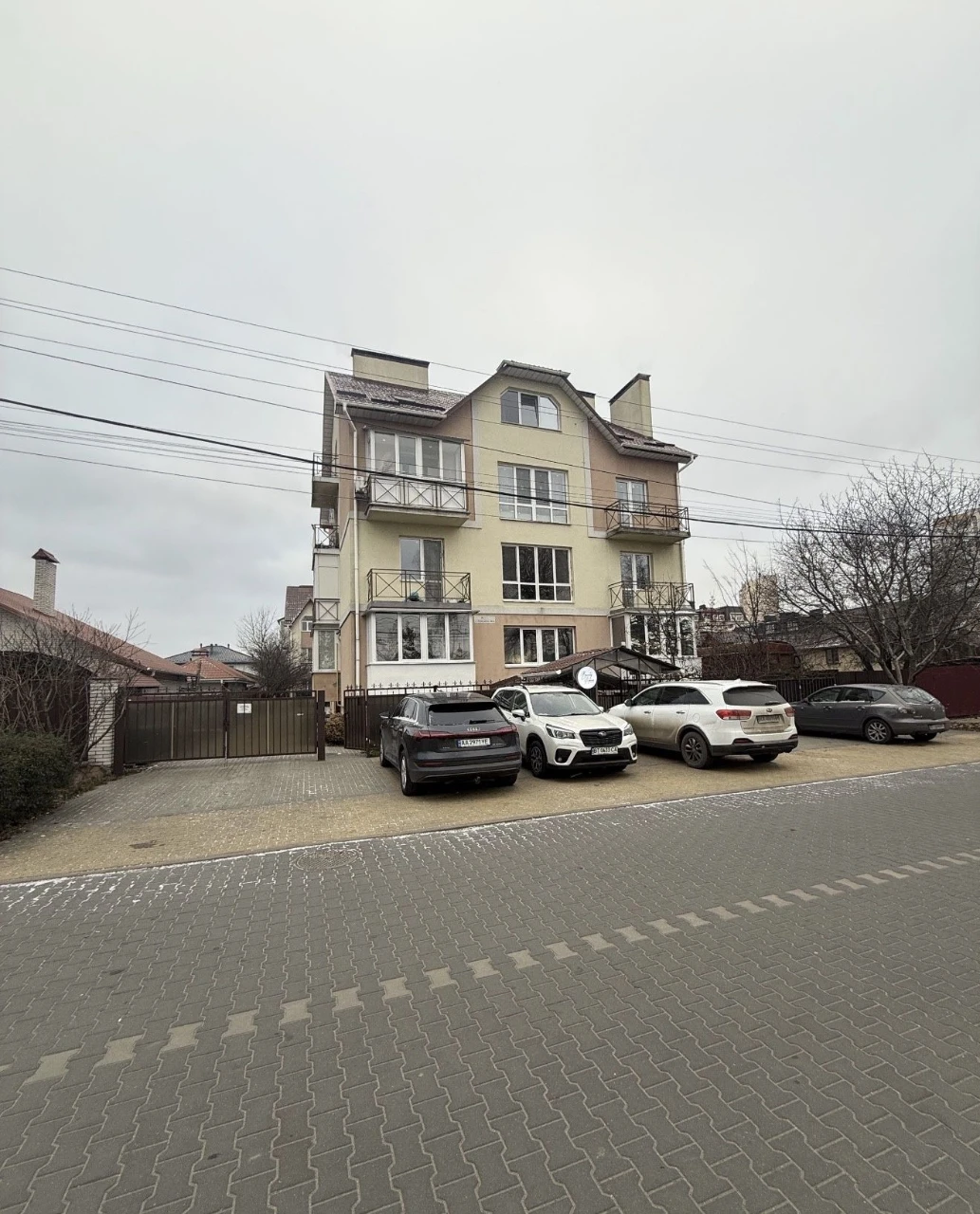 Продається велика квартира в центрі міста, 2 балкона