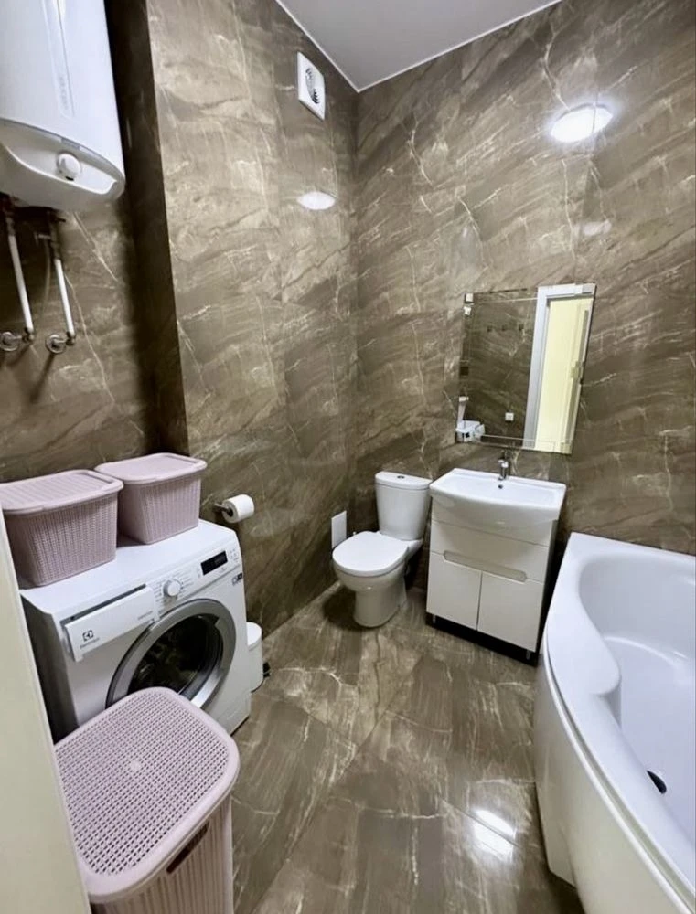 Продається 3-кімнатна квартира, 4 поверх, 12 будинків, 90 м2, ЖК "Французький Квартал", Саперне