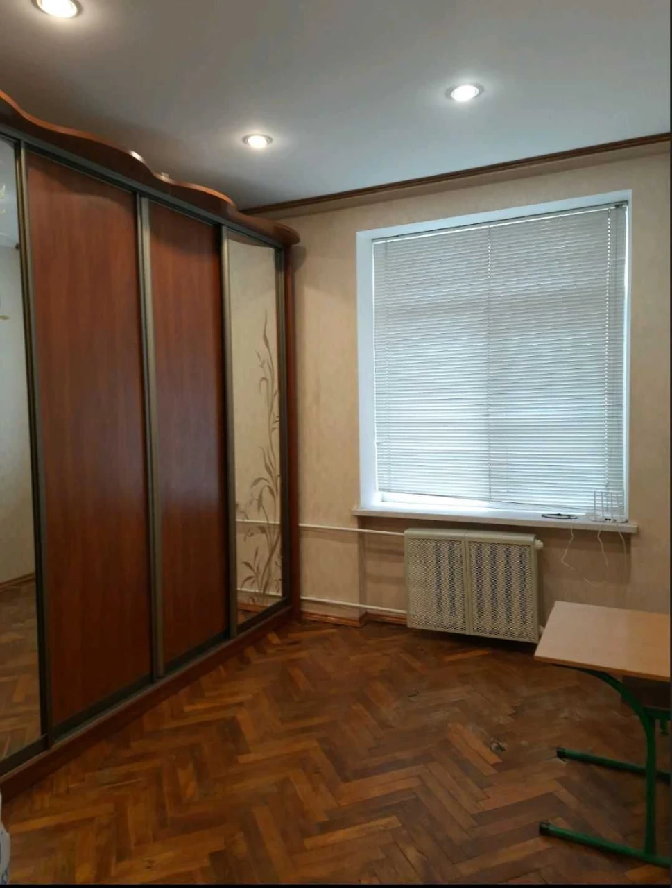 For sale 3-room apartment, panel building, Dniprovsky district