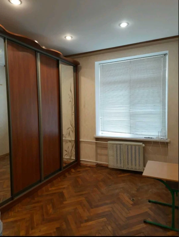 For sale 3-room apartment, panel building, Dniprovsky district