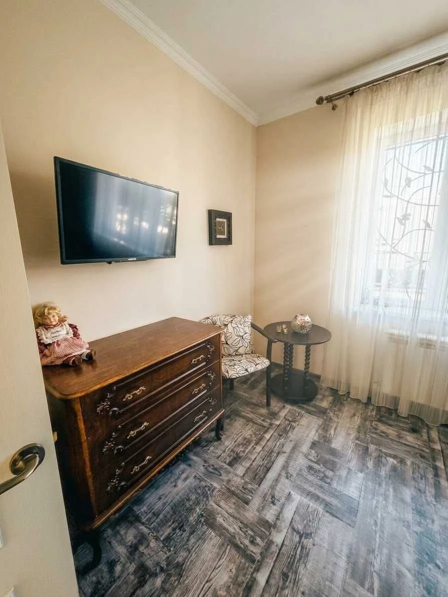 Продається власний сучасний будинок в Дніпрі