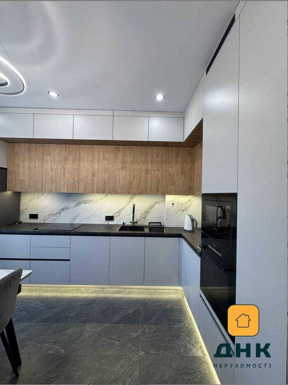 Acropolis Residence. 5th Floor, Fontana. Apartment with a park and sea view on Fontana.