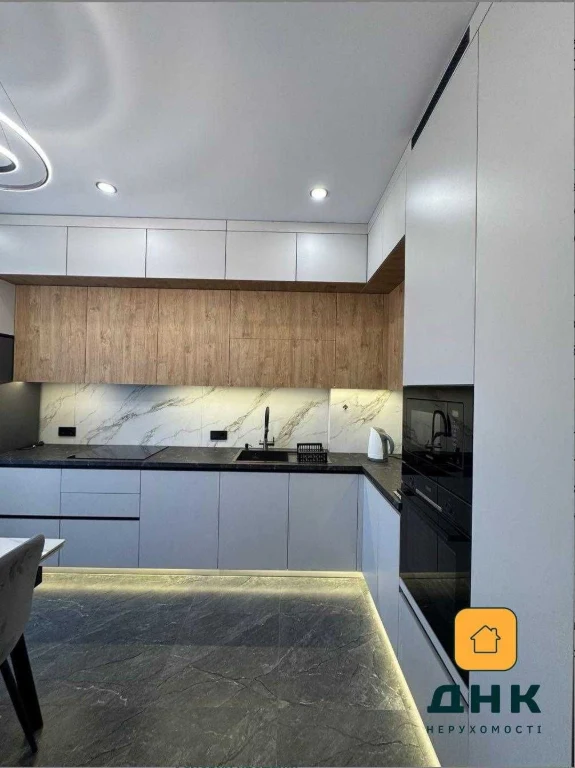 Acropolis Residence. 5th Floor, Fontana. Apartment with a park and sea view on Fontana.