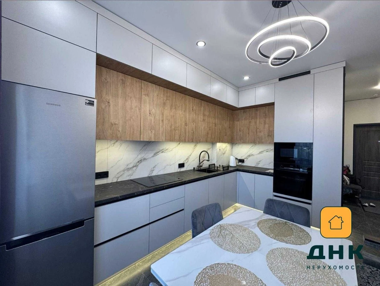 Acropolis Residence. 5th Floor, Fontana. Apartment with a park and sea view on Fontana.