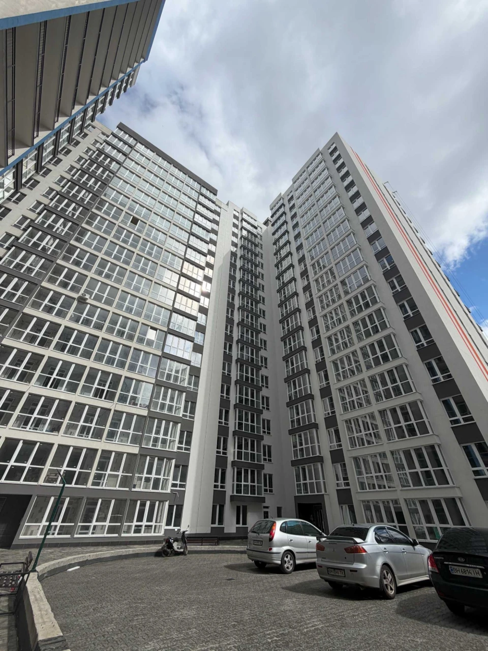 Продам 2-х ком. квартиру в новом доме в Центре.