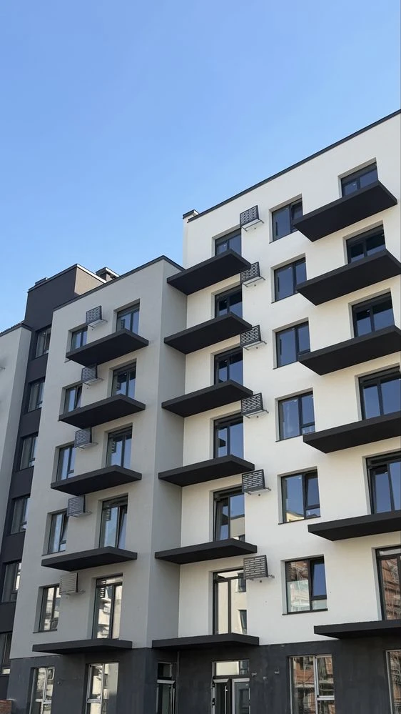 Продается 1-комнатная квартира с балконом в малоэтажном здании