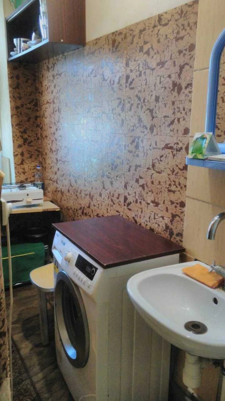 Продам 1 но комнатную квартиру в Лузановке Сталинка