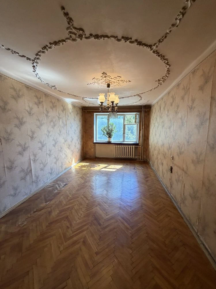 3х кімнатная квартира на Черемушках, середній поверх