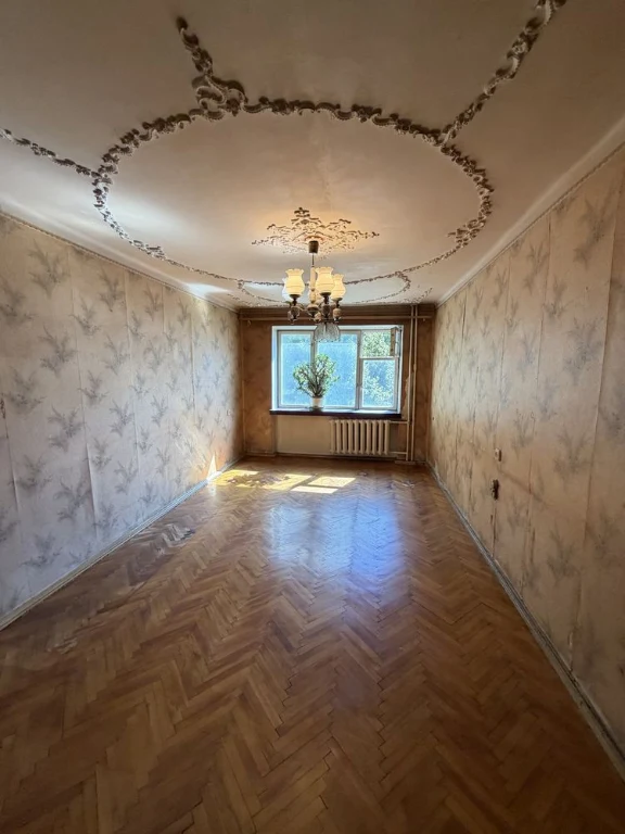 3х кімнатная квартира на Черемушках, середній поверх