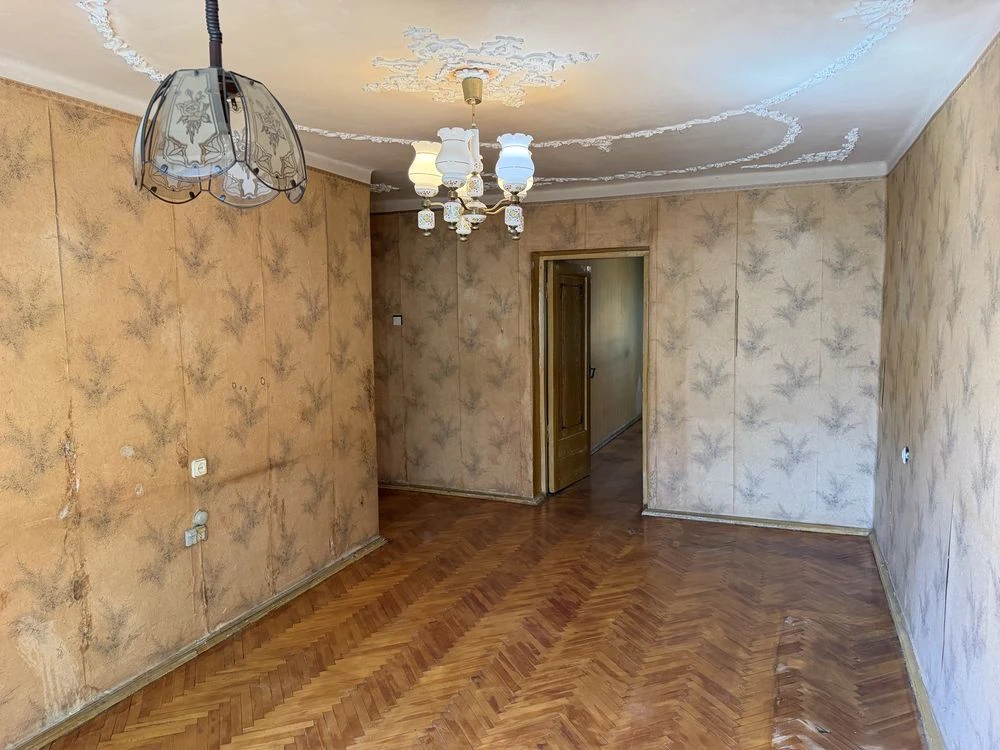 3х кімнатная квартира на Черемушках, середній поверх
