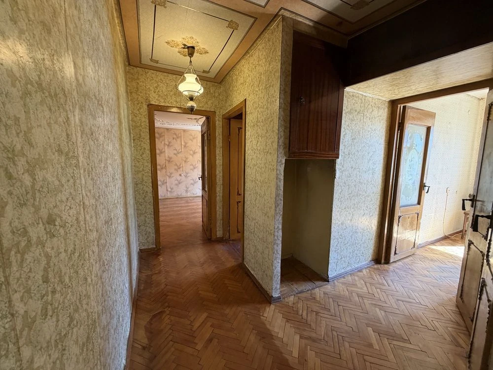 3х кімнатная квартира на Черемушках, середній поверх
