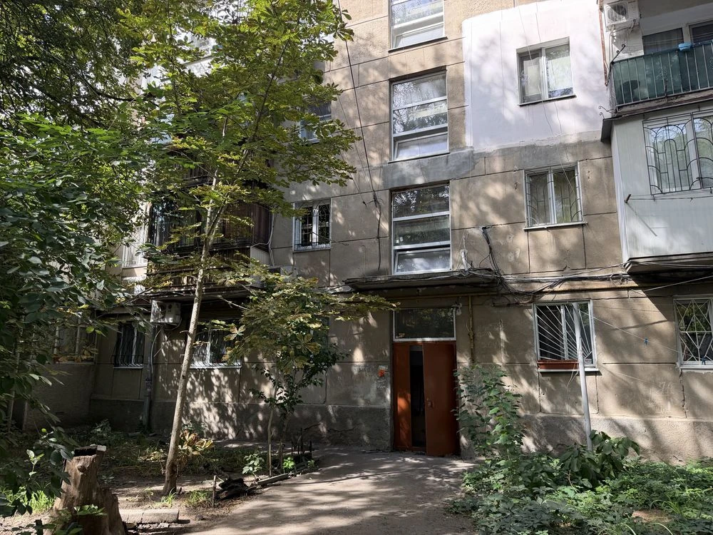 3х кімнатна квартира на 5 ст Великого Фонтану, середній пове