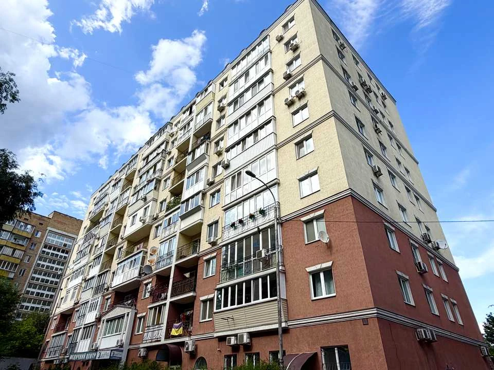 Квартира. Київ, Сирецька вул.